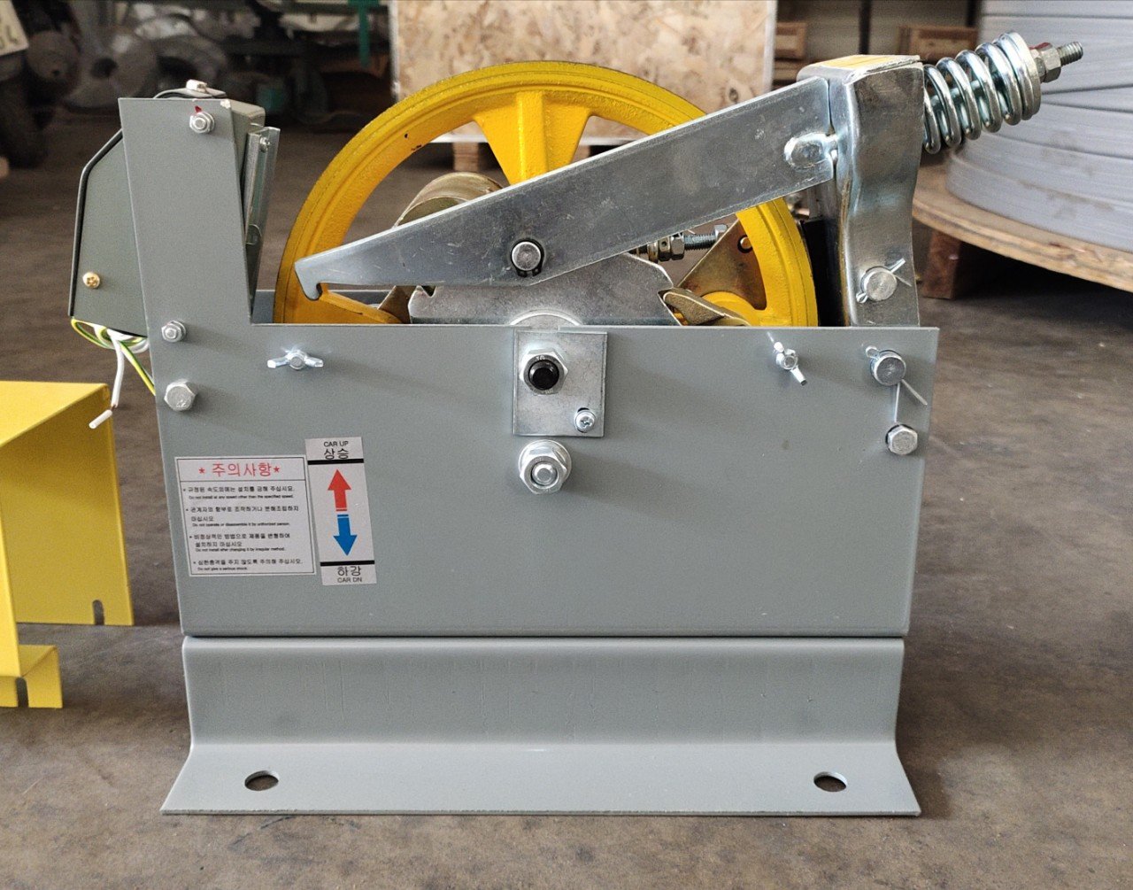 governor cau tao va nguyen ly hoat dong bo phong roi thang may