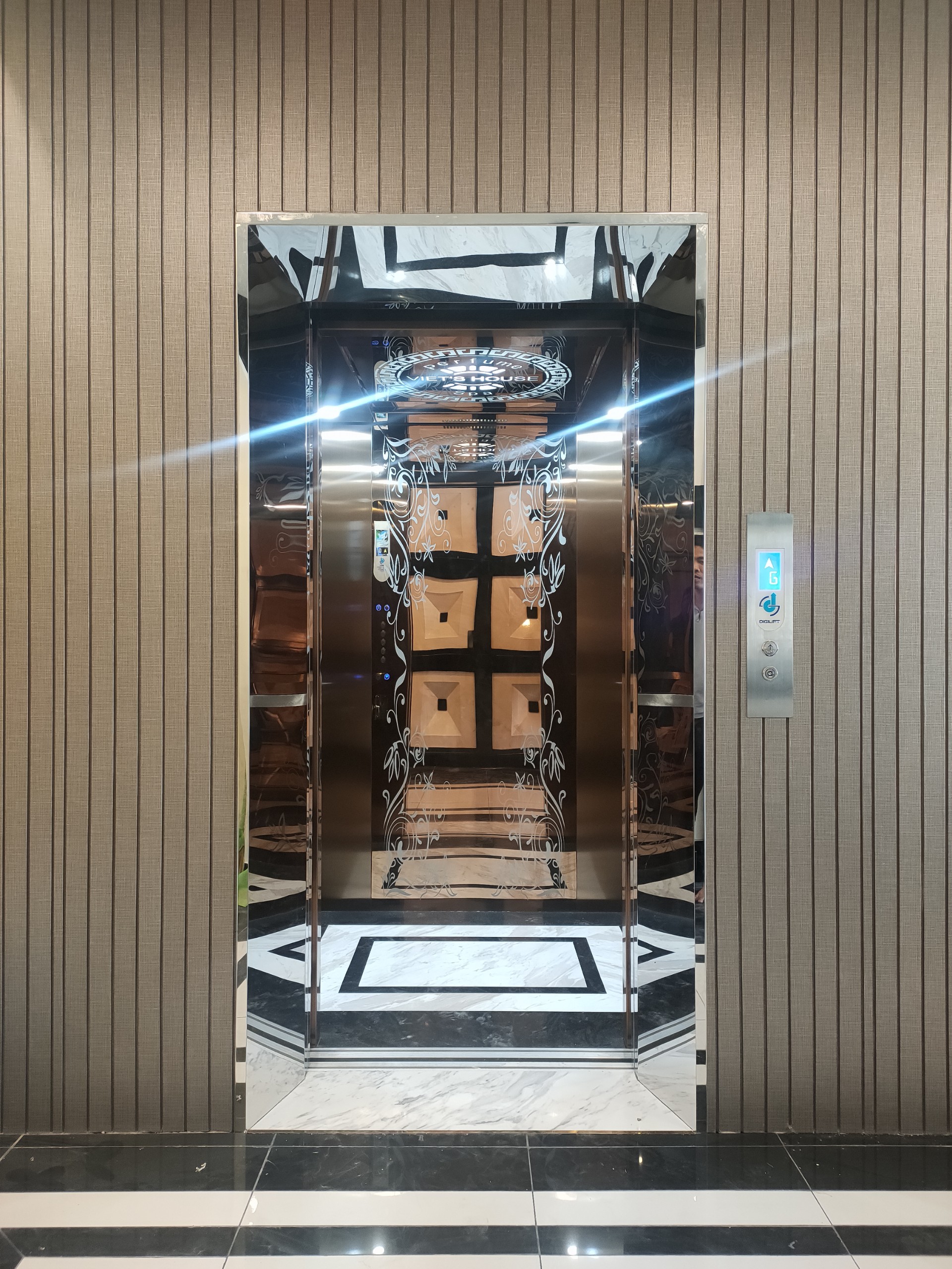 lap dat ban giao thang may 5 stop cong ty thanh viet  he thong cafe sieu xe va spa  city land go vap