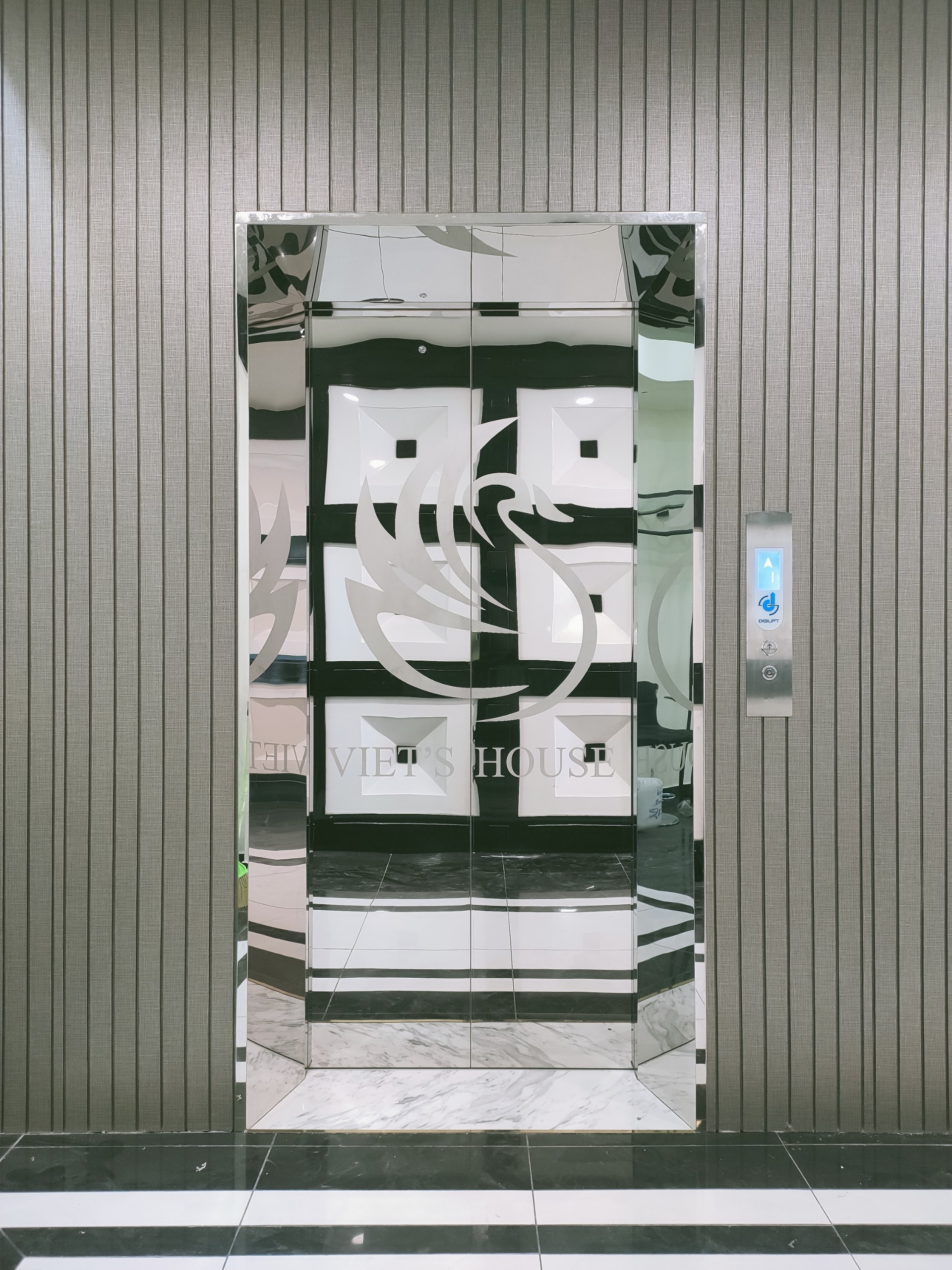 lap dat ban giao thang may 5 stop cong ty thanh viet  he thong cafe sieu xe va spa  city land go vap