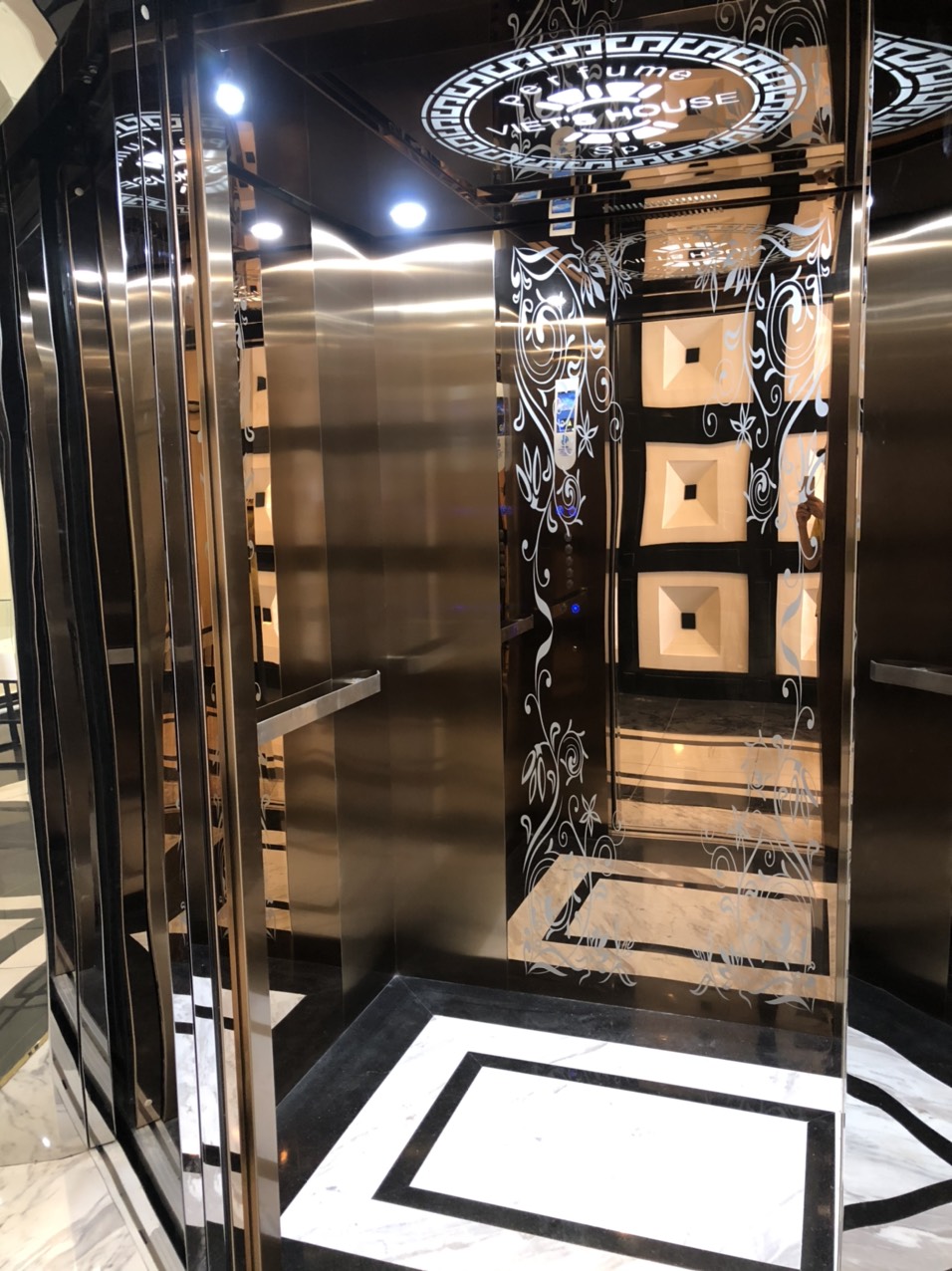 lap dat ban giao thang may 5 stop cong ty thanh viet  he thong cafe sieu xe va spa  city land go vap