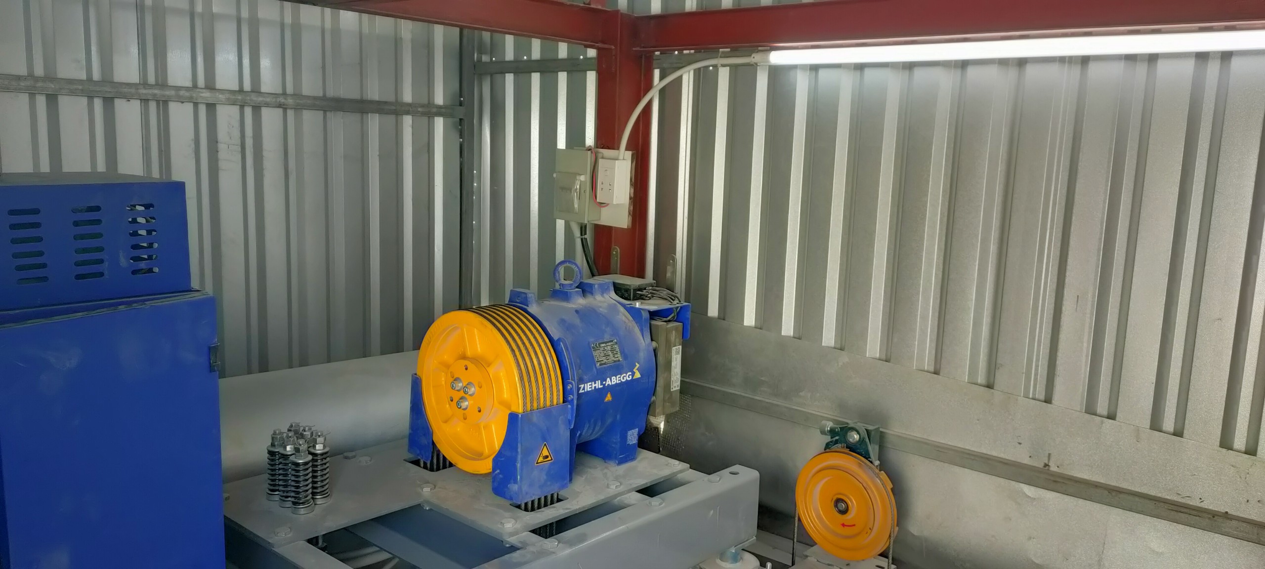 lap dat ban giao thang may  tu cai tao ho thang 5stop cong ty luat tnhh hang luat thanh nam quan 7 hcm