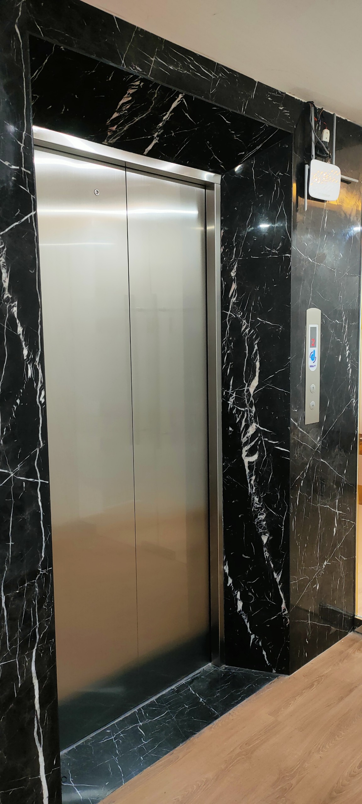 lap dat ban giao thang may  tu cai tao ho thang 5stop cong ty luat tnhh hang luat thanh nam quan 7 hcm