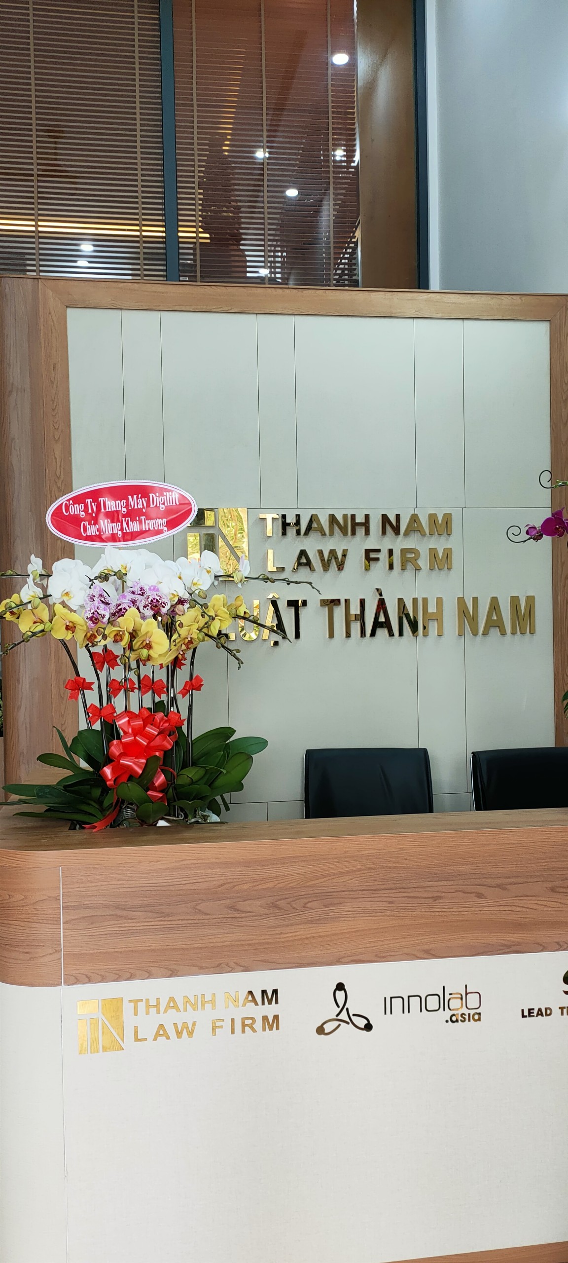 lap dat ban giao thang may  tu cai tao ho thang 5stop cong ty luat tnhh hang luat thanh nam quan 7 hcm